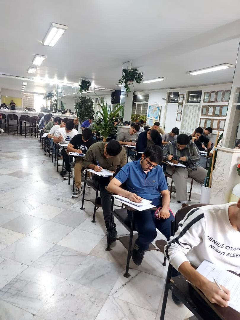 برگزاری آزمون های ماهانه در طی سال تحصیلی جهت پایش مداوم دانش آموزان